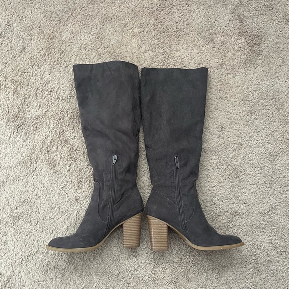 Dolce Vita Knee High Heeled Chocolate color Suede Boots size 8 - Picture 3 of 9